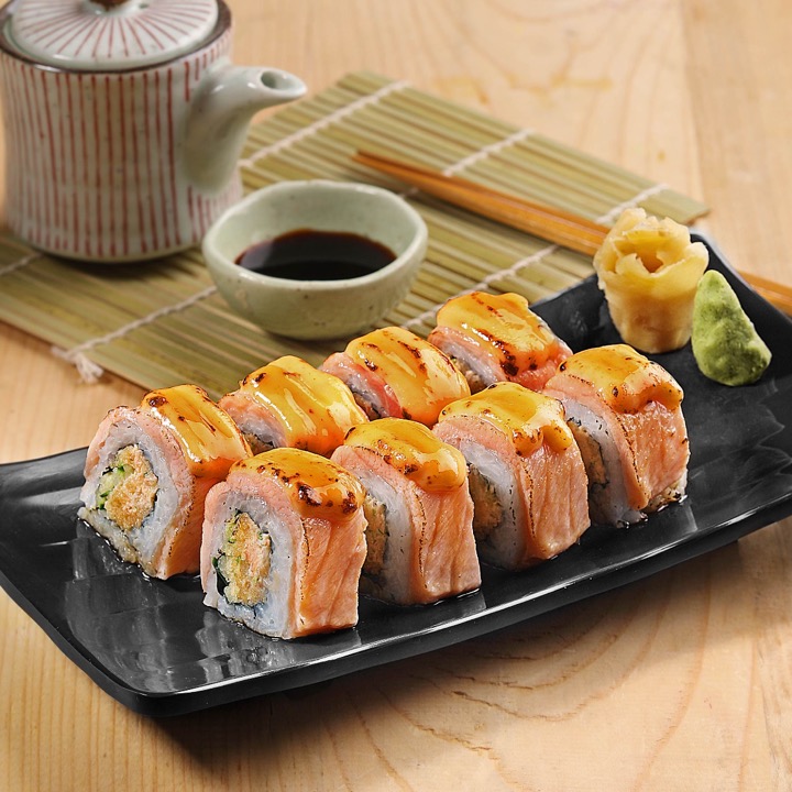 Foto menu Salmon Torch Roll